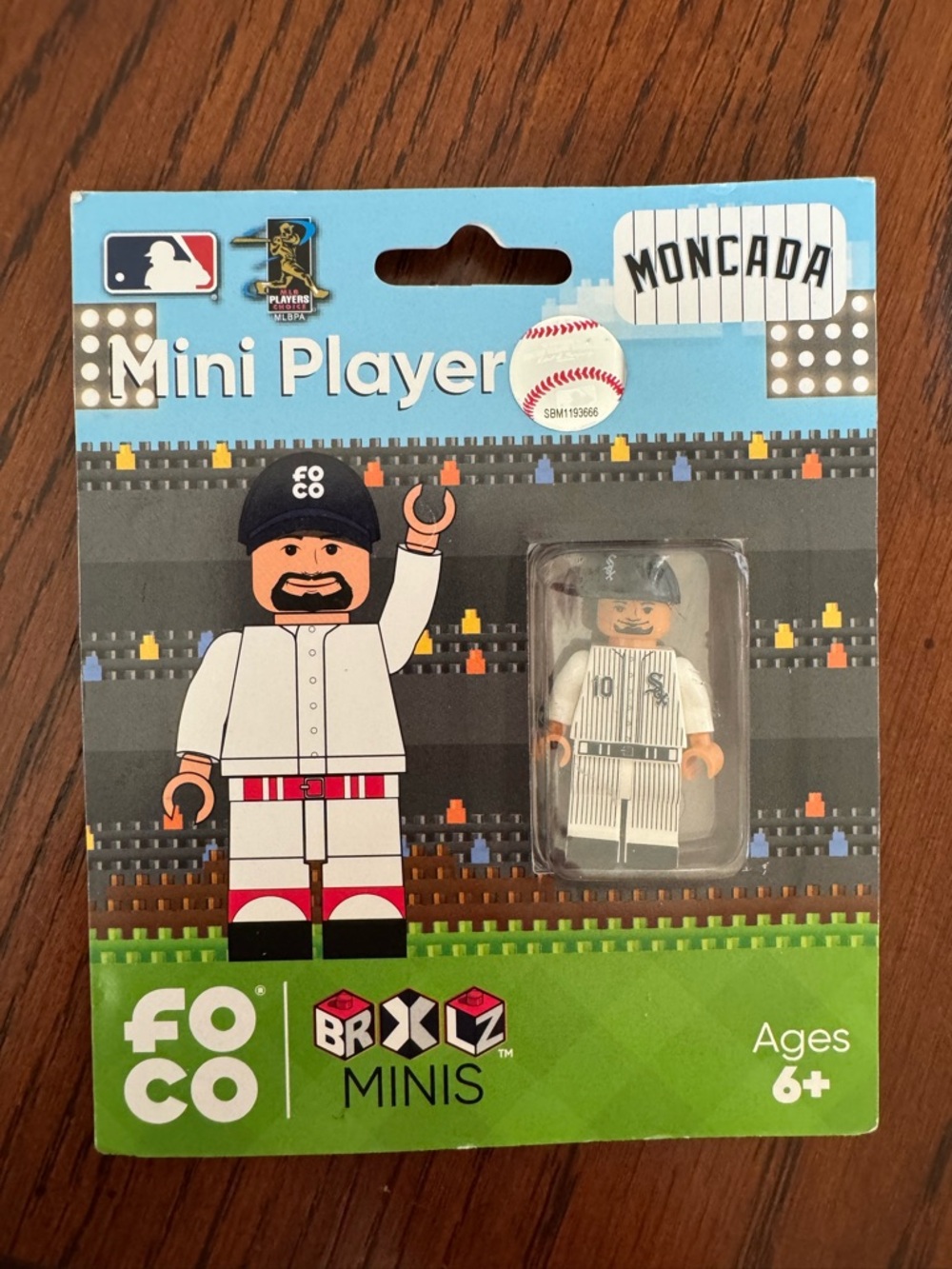 NEW FOCO Mini Figure Player Moncada #10 Chicago White Sox MLB Action Carded